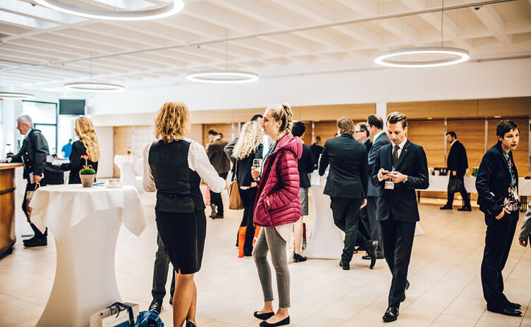 Im Foyer des AlpenCongress Berchtesgaden